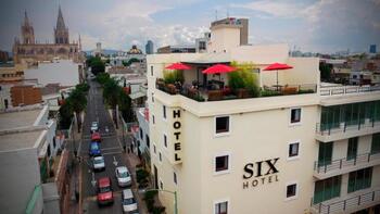 Six Hotel Expiatorio