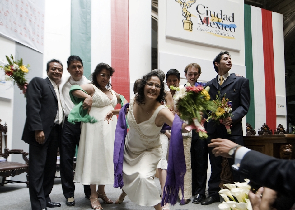 The first gay couples get married in Mexico City in 2010